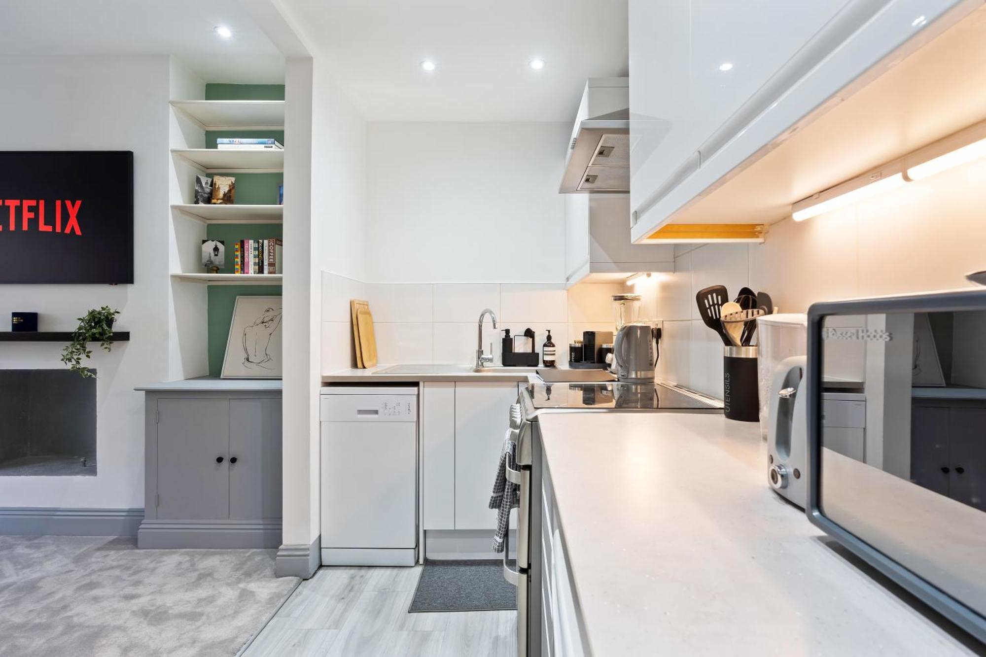 Stylish 1br Fulham Flat With Private Patio Apartment
